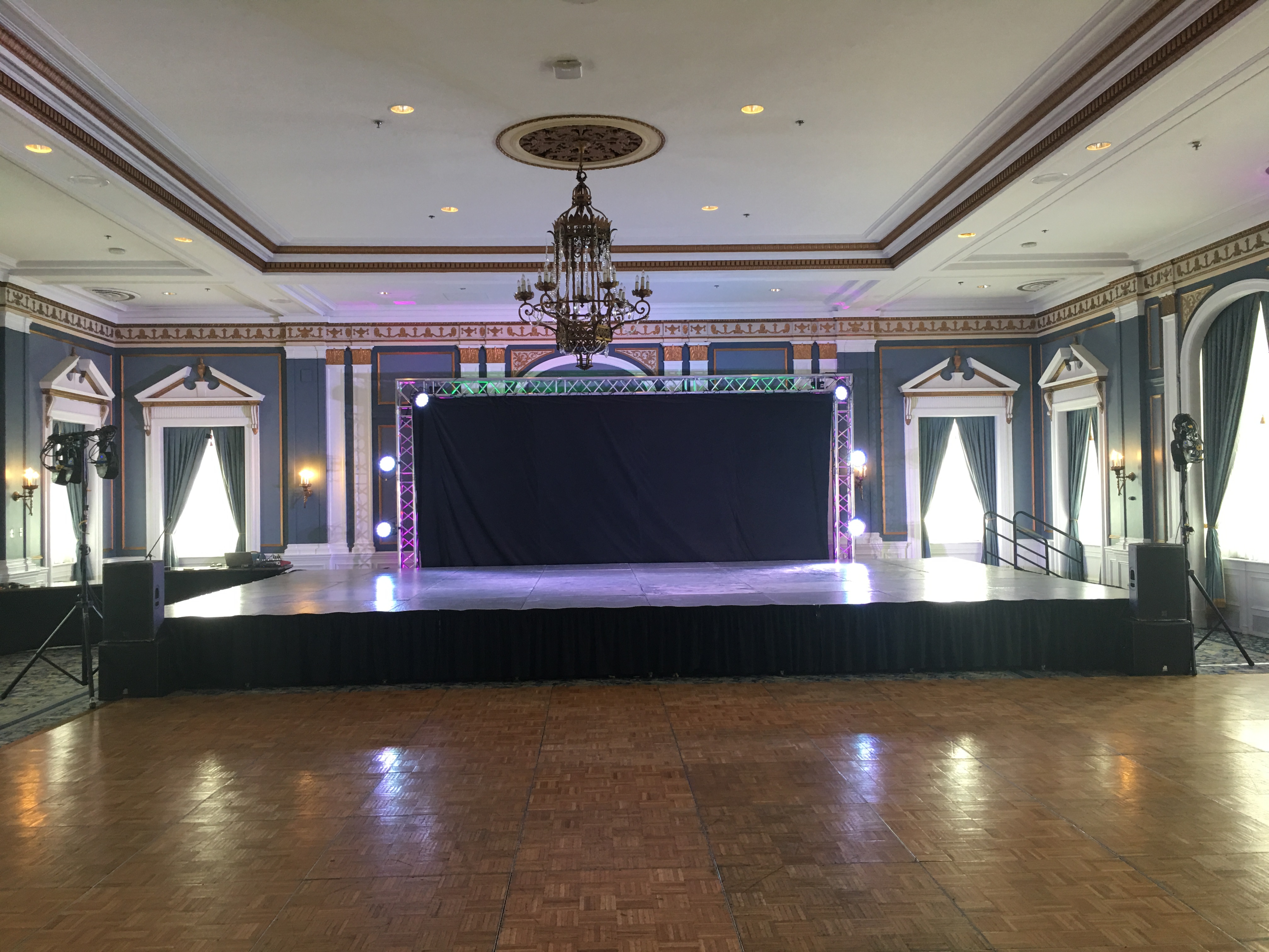 saskatoonyxebandstagefrontwashlighting