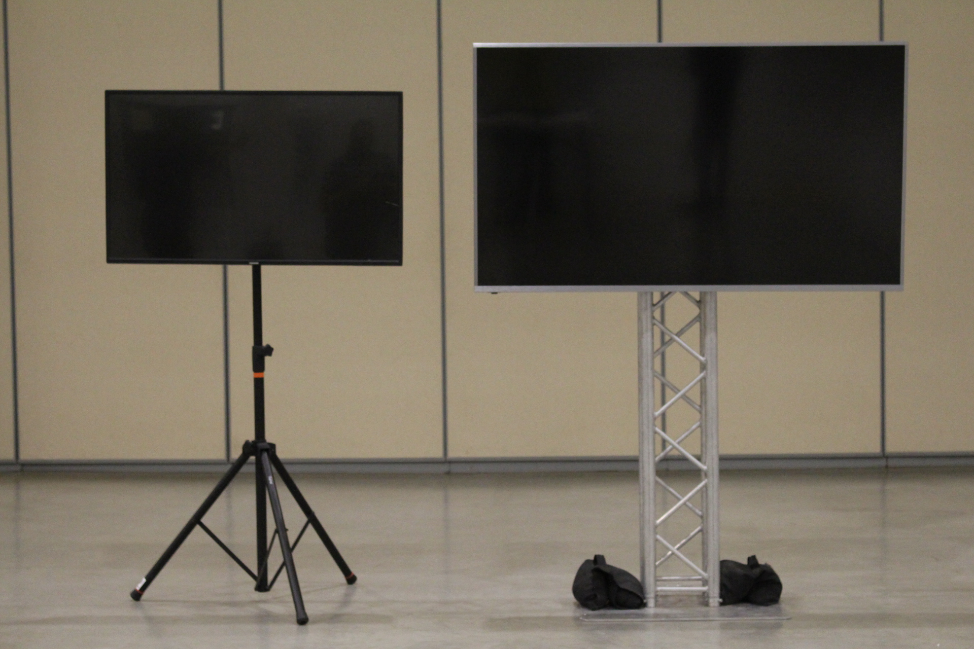 Saskatoon YXE Projector  Flat Screen TV Television Rentals